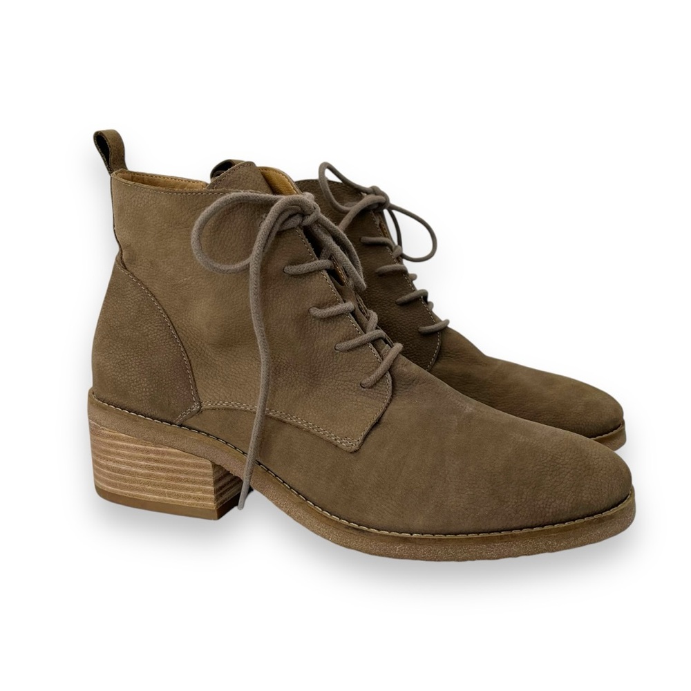 NWOT Lucky Brand Tamela Taupe Grey Suede Leather Lace-Up Low Heel Ankle Bootie 9
